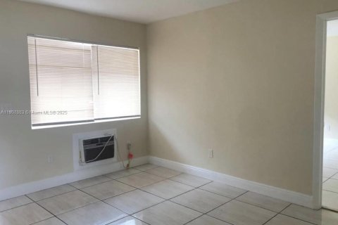 Appartement à louer à Opa-locka, Floride: 2 chambres, 85.47 m2 № 1967701 - photo 7