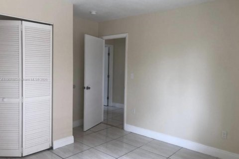 Appartement à louer à Opa-locka, Floride: 2 chambres, 85.47 m2 № 1967701 - photo 6
