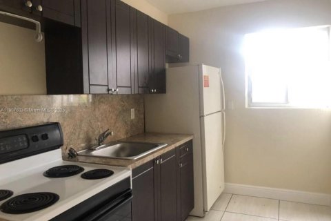 Appartement à louer à Opa-locka, Floride: 2 chambres, 85.47 m2 № 1967701 - photo 1