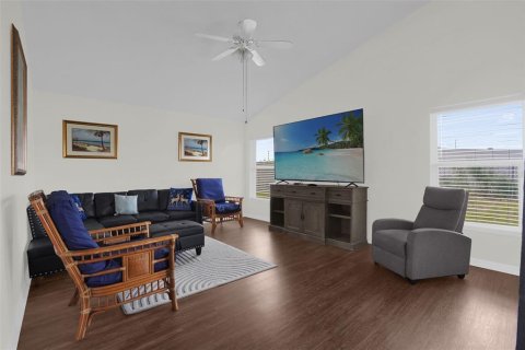 Villa ou maison à vendre à Kissimmee, Floride: 3 chambres, 145.11 m2 № 2201324 - photo 4