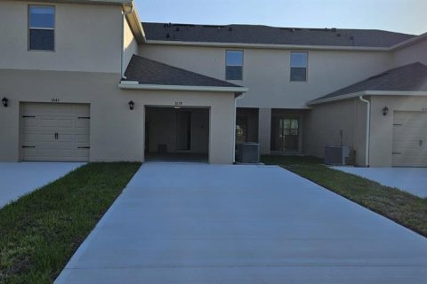 Adosado en Kissimmee, Florida 3 dormitorios, 144.93 m2 № 2285341