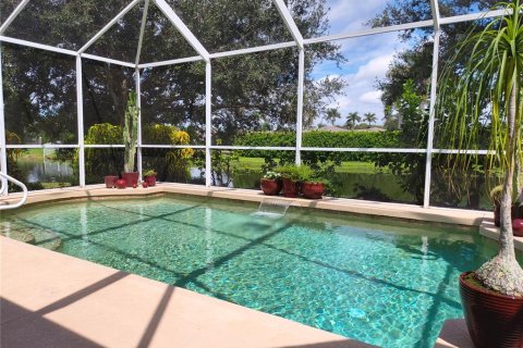 House in Englewood, Florida 3 bedrooms, 186.92 sq.m. № 1913325 - photo 23
