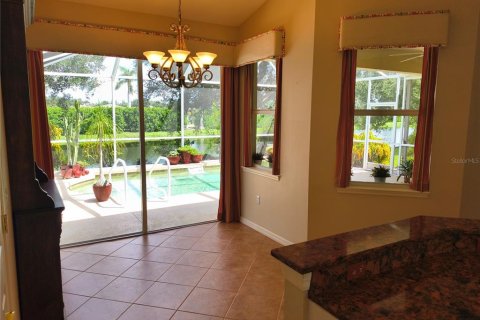 House in Englewood, Florida 3 bedrooms, 186.92 sq.m. № 1913325 - photo 15