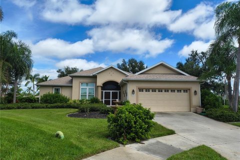 House in Englewood, Florida 3 bedrooms, 186.92 sq.m. № 1913325 - photo 1