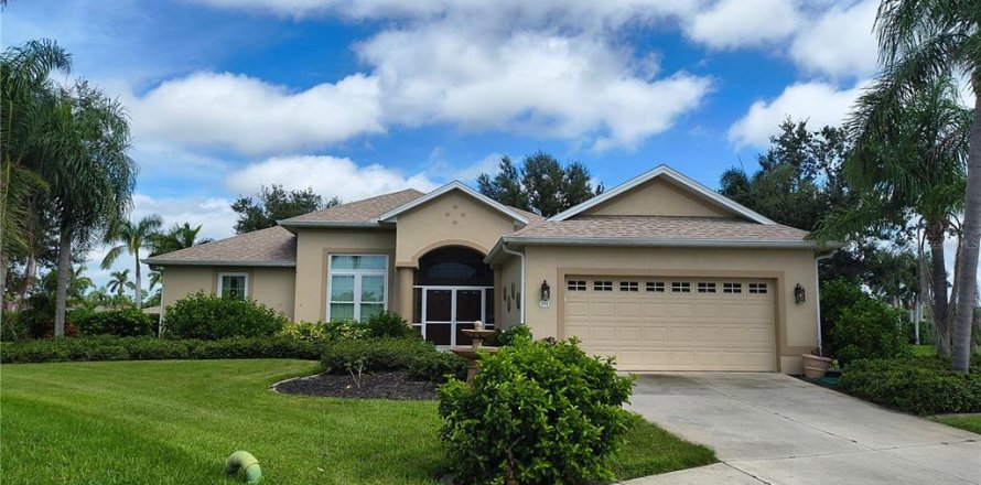 House in Englewood, Florida 3 bedrooms, 186.92 sq.m. № 1913325