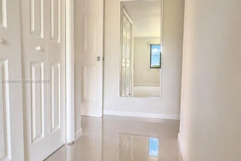Купить кондоминиум в Уэстон, Флорида 2 спальни, 114.36м2, № 2086681 - фото 13