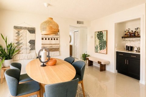 Купить кондоминиум в Уэстон, Флорида 2 спальни, 114.36м2, № 2086681 - фото 10