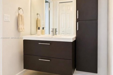 Купить кондоминиум в Уэстон, Флорида 2 спальни, 114.36м2, № 2086681 - фото 15