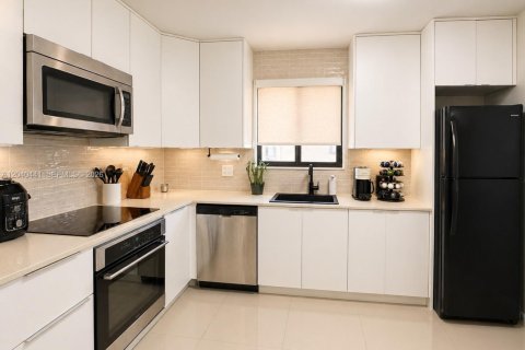 Купить кондоминиум в Уэстон, Флорида 2 спальни, 114.36м2, № 2086681 - фото 6