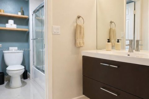 Купить кондоминиум в Уэстон, Флорида 2 спальни, 114.36м2, № 2086681 - фото 16
