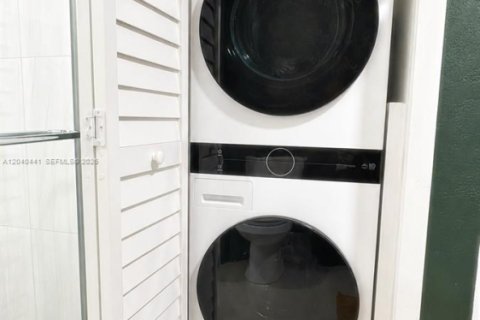 Купить кондоминиум в Уэстон, Флорида 2 спальни, 114.36м2, № 2086681 - фото 12