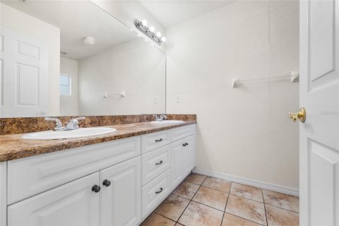Condo in Gainesville, Florida, 2 bedrooms  № 2345142 - photo 20