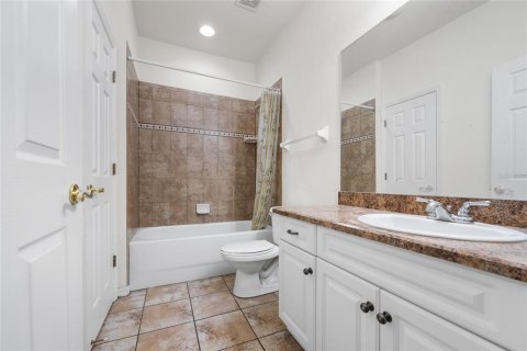 Condo in Gainesville, Florida, 2 bedrooms  № 2345142 - photo 17