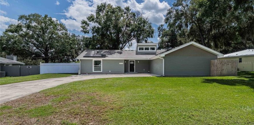 House in Lakeland, Florida 4 bedrooms, 173.36 sq.m. № 1918107