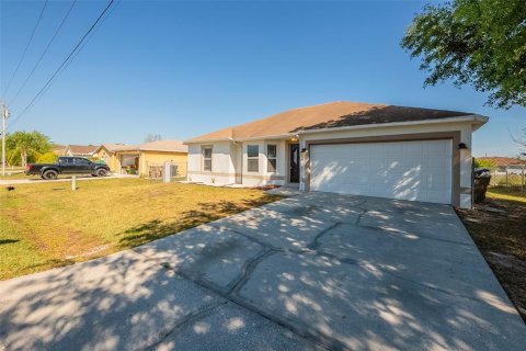 Villa ou maison à vendre à Kissimmee, Floride: 3 chambres, 123.75 m2 № 1616848 - photo 1