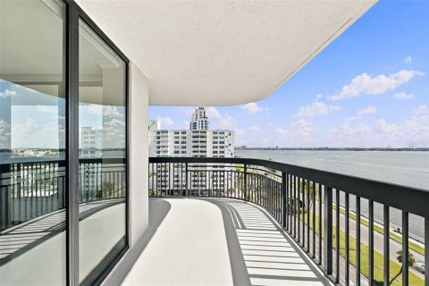Condo in Tampa, Florida, 2 bedrooms  № 2423819 - photo 24