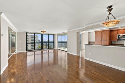 Condo in Tampa, Florida, 2 bedrooms  № 2423819 - photo 5