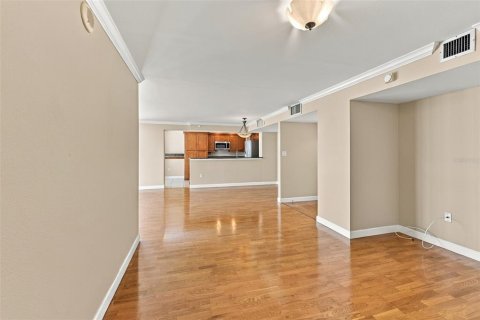Condo in Tampa, Florida, 2 bedrooms  № 2423819 - photo 27
