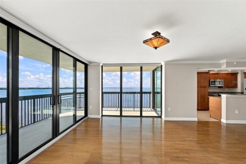 Condo in Tampa, Florida, 2 bedrooms  № 2423819 - photo 9