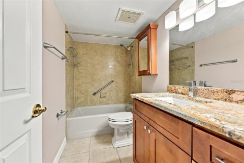Condo in Tampa, Florida, 2 bedrooms  № 2423819 - photo 30
