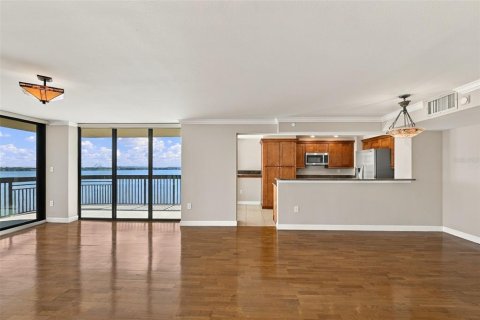 Condo in Tampa, Florida, 2 bedrooms  № 2423819 - photo 8