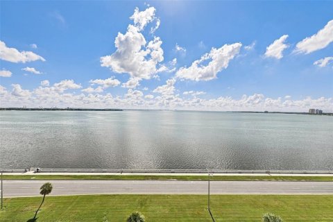 Condo in Tampa, Florida, 2 bedrooms  № 2423819 - photo 17