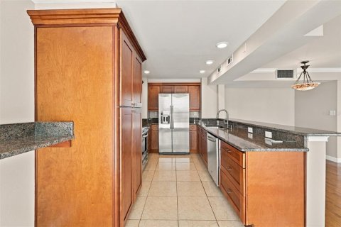 Condo in Tampa, Florida, 2 bedrooms  № 2423819 - photo 20