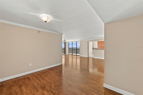 Condo in Tampa, Florida, 2 bedrooms  № 2423819 - photo 28