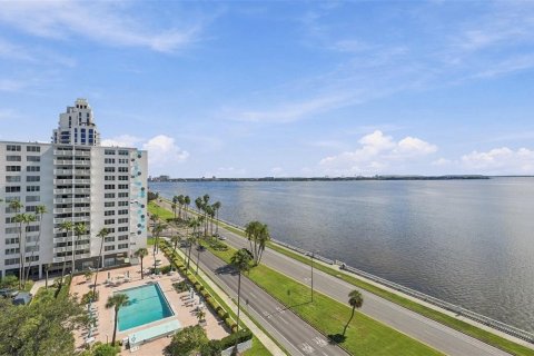 Condo in Tampa, Florida, 2 bedrooms  № 2423819 - photo 16