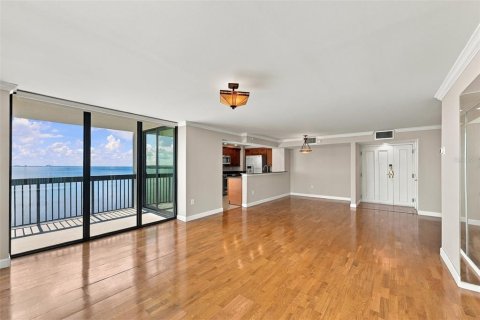 Condo in Tampa, Florida, 2 bedrooms  № 2423819 - photo 11