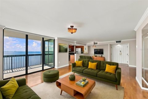 Condo in Tampa, Florida, 2 bedrooms  № 2423819 - photo 12