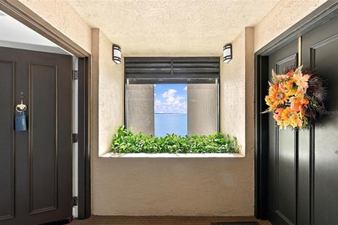 Condo in Tampa, Florida, 2 bedrooms  № 2423819 - photo 2