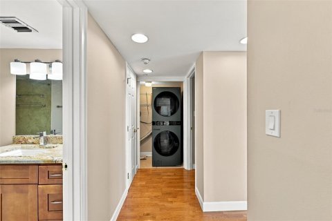 Condo in Tampa, Florida, 2 bedrooms  № 2423819 - photo 29