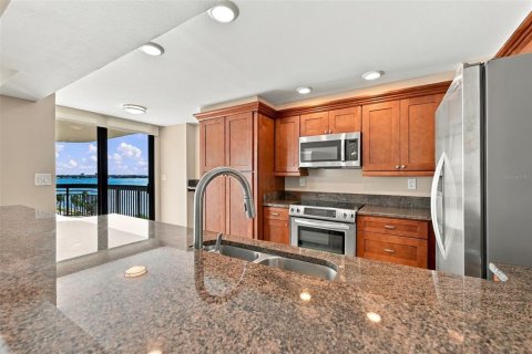 Condo in Tampa, Florida, 2 bedrooms  № 2423819 - photo 19