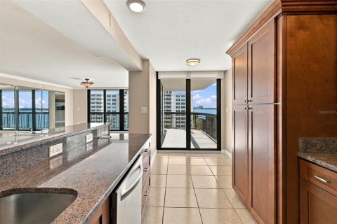 Condo in Tampa, Florida, 2 bedrooms  № 2423819 - photo 23