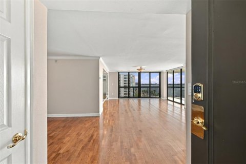Condo in Tampa, Florida, 2 bedrooms  № 2423819 - photo 4