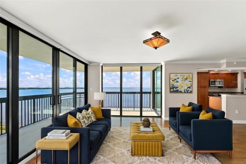 Condo in Tampa, Florida, 2 bedrooms  № 2423819 - photo 10
