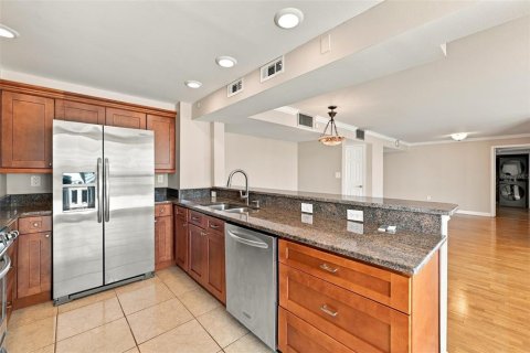 Condo in Tampa, Florida, 2 bedrooms  № 2423819 - photo 21