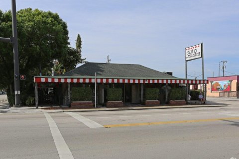 Commercial property in Vero Beach, Florida № 2251426