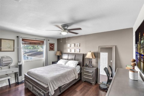 Casa en venta en Hialeah, Florida, 3 dormitorios, 154.22 m2 № 2026042 - foto 18