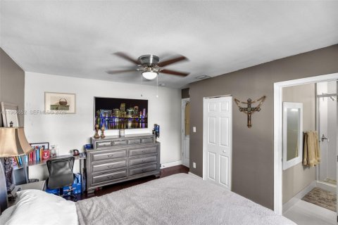 Casa en venta en Hialeah, Florida, 3 dormitorios, 154.22 m2 № 2026042 - foto 19