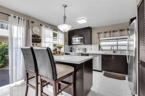 Casa en venta en Hialeah, Florida, 3 dormitorios, 154.22 m2 № 2026042 - foto 11