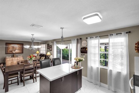 Casa en venta en Hialeah, Florida, 3 dormitorios, 154.22 m2 № 2026042 - foto 12