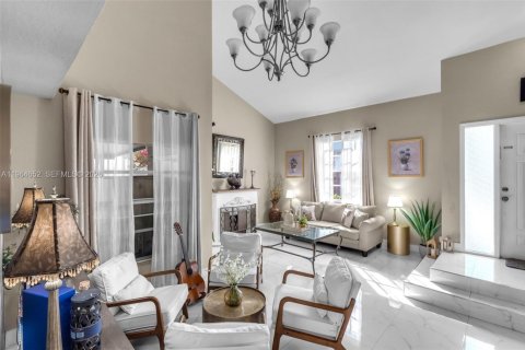 Casa en venta en Hialeah, Florida, 3 dormitorios, 154.22 m2 № 2026042 - foto 5
