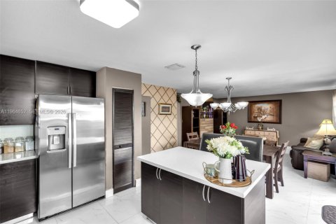 Casa en venta en Hialeah, Florida, 3 dormitorios, 154.22 m2 № 2026042 - foto 14