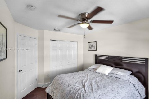 Casa en venta en Hialeah, Florida, 3 dormitorios, 154.22 m2 № 2026042 - foto 24