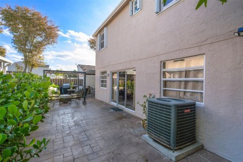 Casa en venta en Hialeah, Florida, 3 dormitorios, 154.22 m2 № 2026042 - foto 26