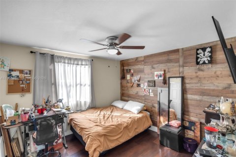Casa en venta en Hialeah, Florida, 3 dormitorios, 154.22 m2 № 2026042 - foto 25