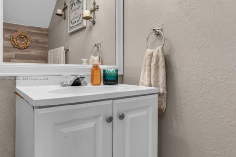 Casa en venta en Hialeah, Florida, 3 dormitorios, 154.22 m2 № 2026042 - foto 15