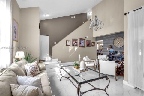 Casa en venta en Hialeah, Florida, 3 dormitorios, 154.22 m2 № 2026042 - foto 6
